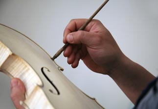 Luthier